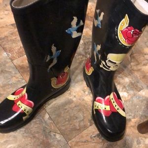Roses 🌹 Skull 💀 Rock & Roll Lucky rain boots 8